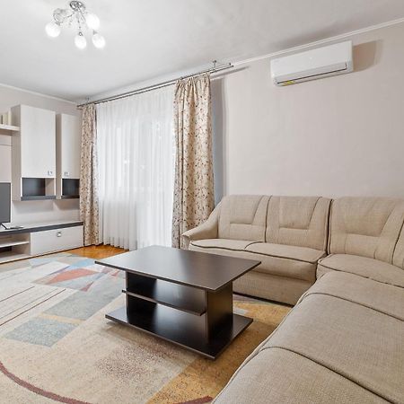 Apartament Helena Орадя Екстер'єр фото