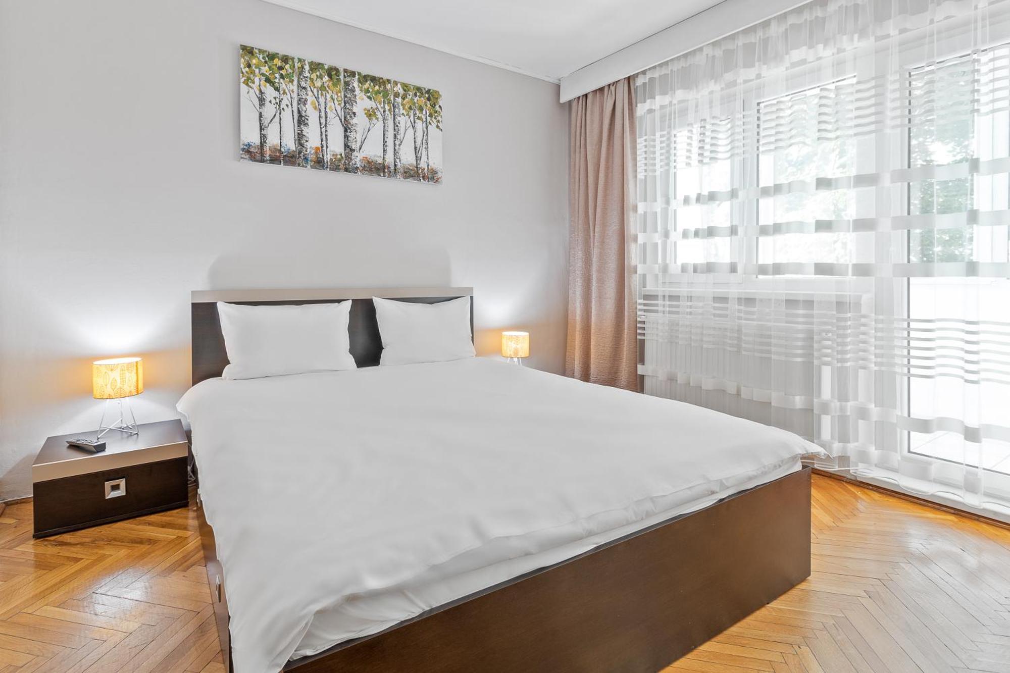 Apartament Helena Орадя Екстер'єр фото