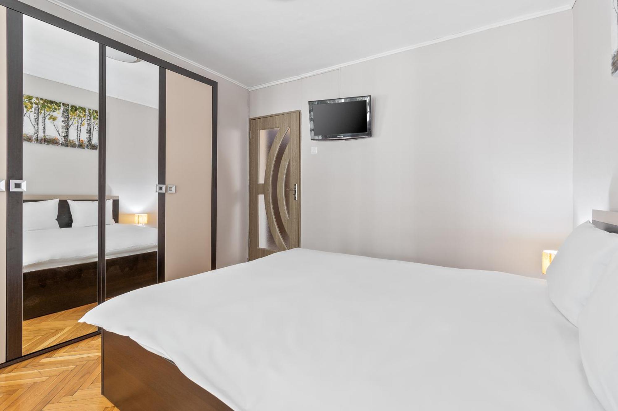 Apartament Helena Орадя Екстер'єр фото