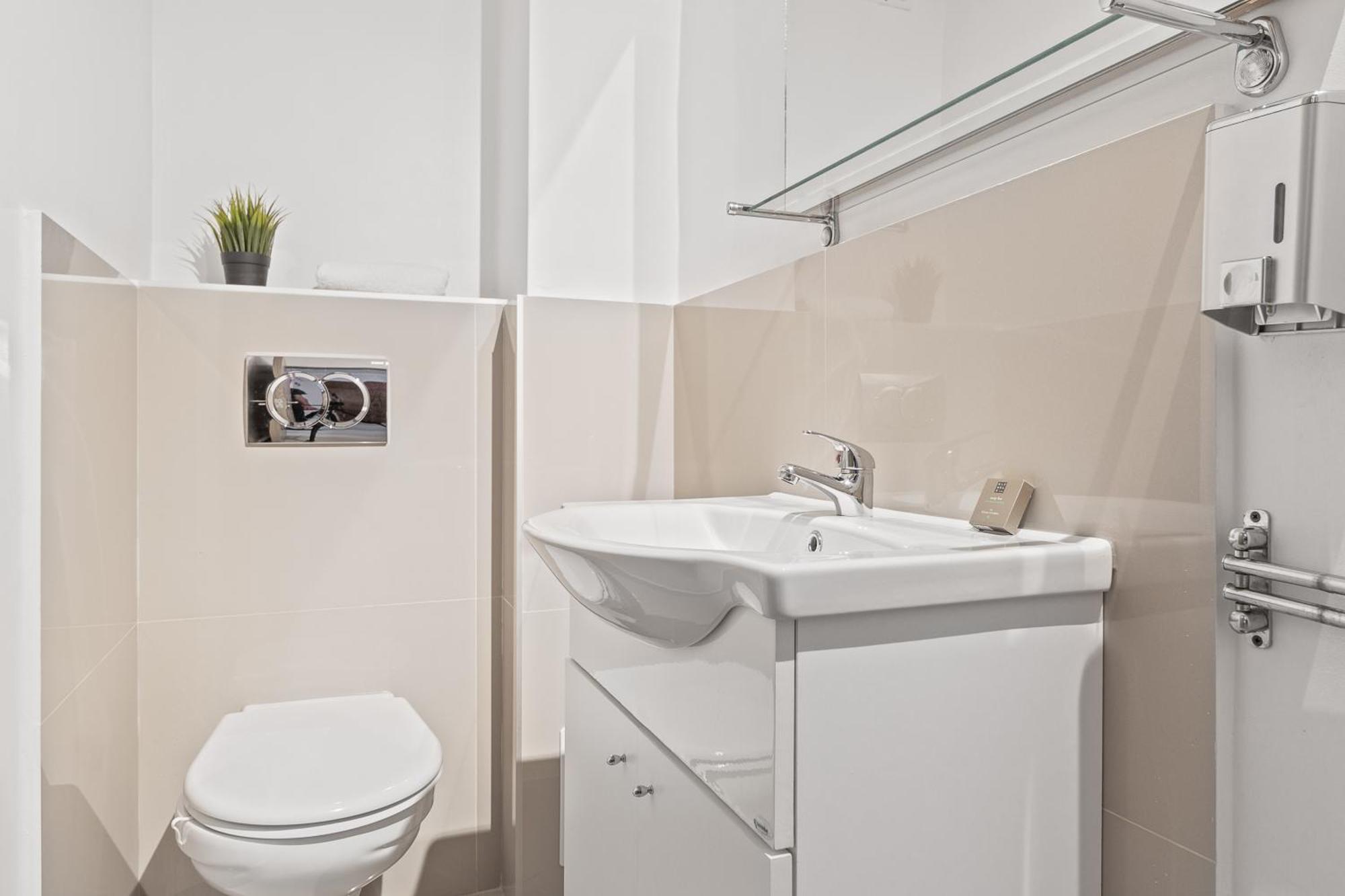 Apartament Helena Орадя Екстер'єр фото