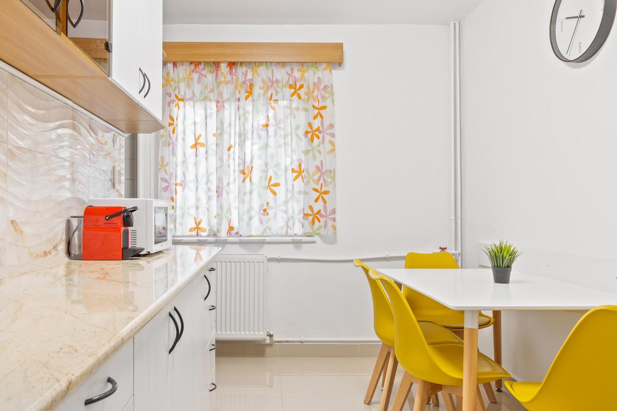 Apartament Helena Орадя Екстер'єр фото